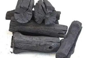 Nigerians return to charcoal, firewood as cooking gas hits N2,400/kg Cooking gas cylinders displayed at a retail outlet as rising LPG prices force many Nigerian households to switch to charcoal and firewood.