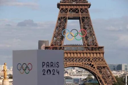 Man arrested for climbing Eiffel Tower on final Olympics day 