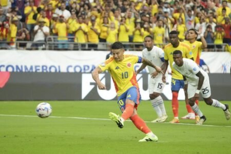 Rodriguez shines as Colombia thrash Panama to reach Copa semis