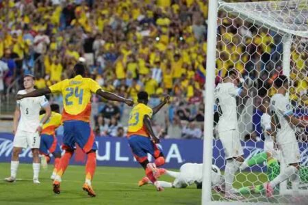 10-man Colombia beat Uruguay to reach Copa final Colombia beat Uruguay to reach Copa final