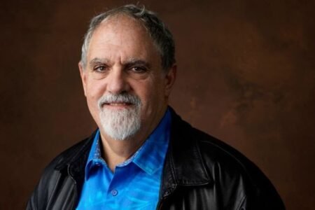 Jon Landau, Titanic and Avatar producer, dies at 63 Jon Landau, Titanic and Avatar producer