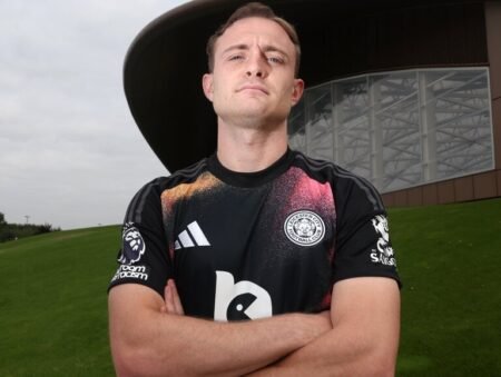 Leicester sign midfielder Oliver Skipp in 5-year deal