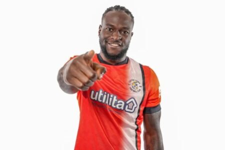 Victor Moses returns to England, joins Luton Town