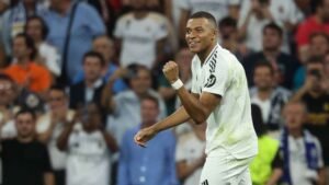 Benzema urges Mbappe to embrace centre-forward role at Madrid