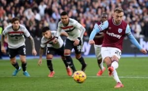 West Ham sink Man Utd in 2-1 win