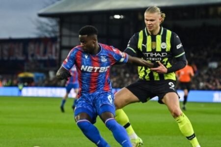 Man City snatch draw at Crystal Palace in four-goal thriller