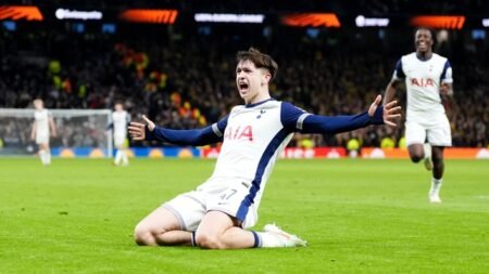 Tottenham thrash Elfsborg to reach last 16