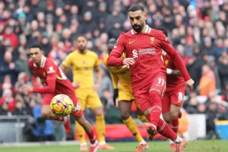 Liverpool beat Wolves 2-1 to go seven points clear at top