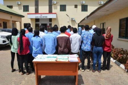 EFCC arrests 28 fraudsters in three-bedroom apartment