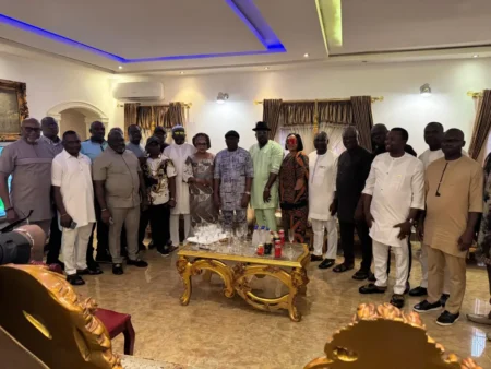 Immediate past Rivers LG chairmen pay solidarity visit to Fubara