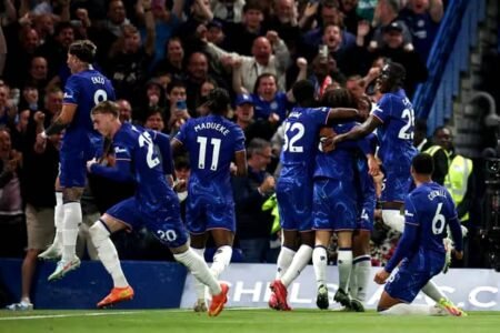 Chelsea edge Manchester United to bolster Champions League push