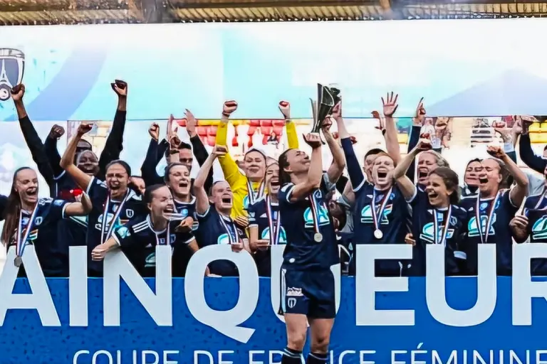 Paris FC Feminines win Coupe de France Féminine trophy