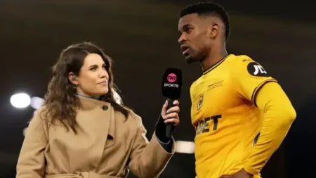 Premier League TV coverage to feature live touchline interviews Substituted players to be interviewed during Premier League games