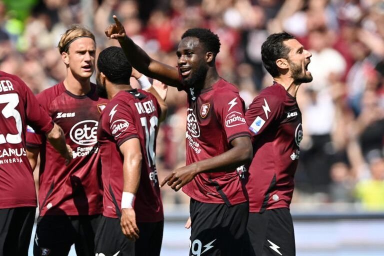 16 Salernitana players hospitalised over food poisoning Salernitana