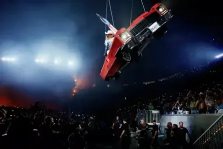 Beyonce’s flying car malfunctions mid-air during houston concert