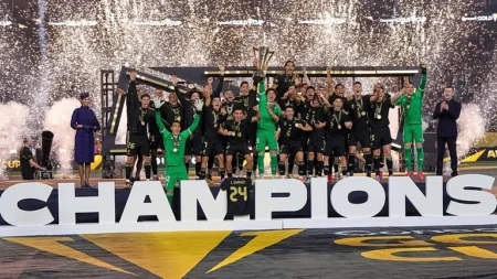 Mexico stun US to defend Gold Cup in dramatic comeback Mexico beat Pochettino’s US to win 10th Gold Cup title