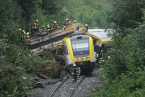 Train hits school bus, kills many in Belgium Train hits school bus, kills many in Belgium