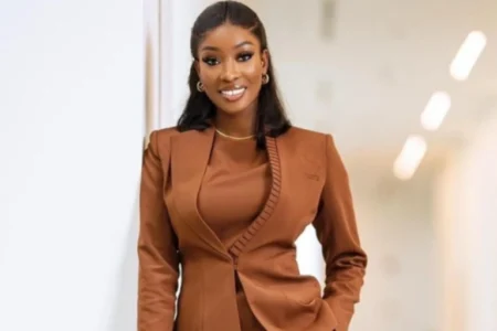 Damilola, KWAM 1’s daughter defends him over airport row