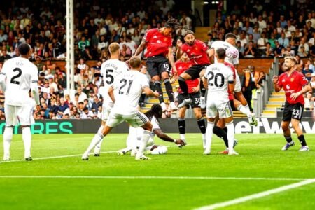 Fernandes misses penalty as Manchester United held by Fulham