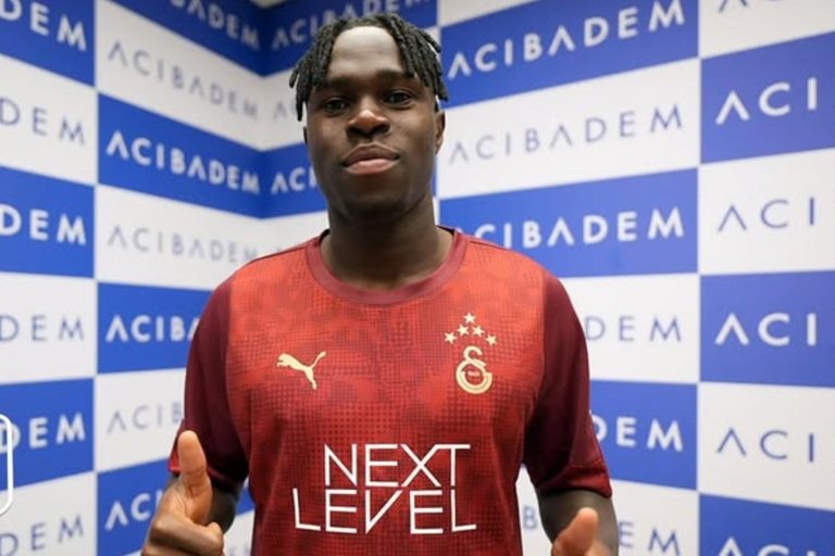 Ivory Coast defender Wilfried Singo has been unveiled as a Galatasaray player after completing a €30 million transfer