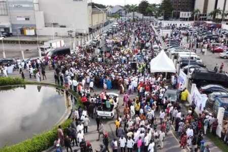 Crowd awaits Fubara’s return at Rivers government house