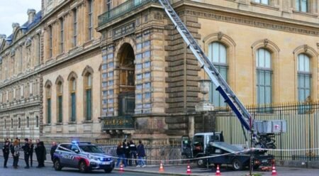 Thieves steal ‘priceless’ jewels in daring seven-minute Louvre Museum heist Thieves steal 'priceless' jewels in daring seven-minute Louvre Museum heist