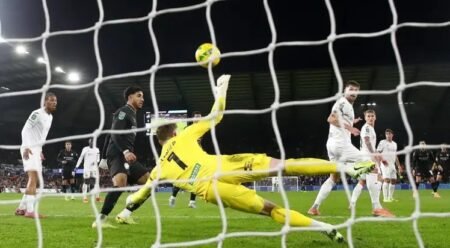 Man City beat Swansea to reach Carabao Cup quarters 