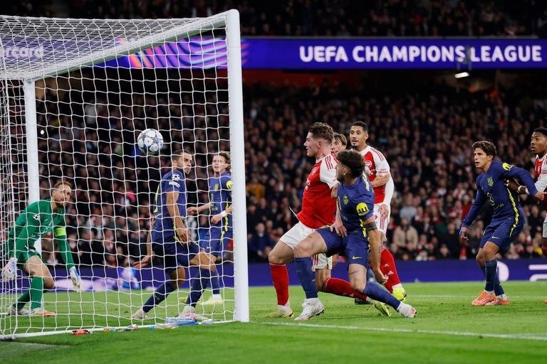 Arsenal hit four in 14 minutes to crush Atletico Madrid