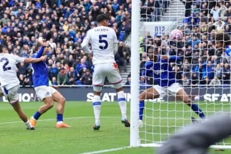 Grealish scores late winner as Everton comeback to beat Palace 2-1
