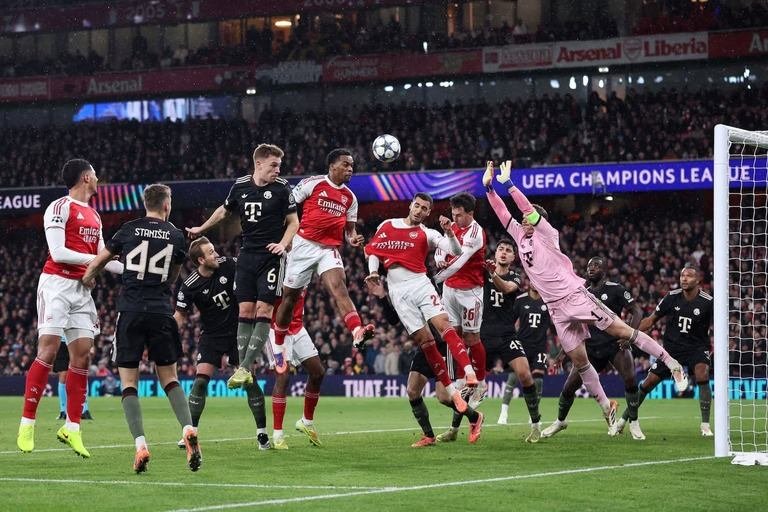 Arsenal stun Bayern Munich to seize Champions League top spot Arsenal stun Bayern Munich to seize Champions League top spot