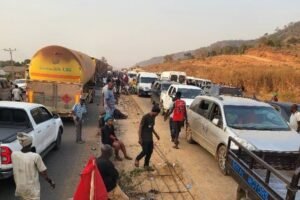 South-South gridlock leaves trucks and commuters stranded on a damaged road in Delta State.