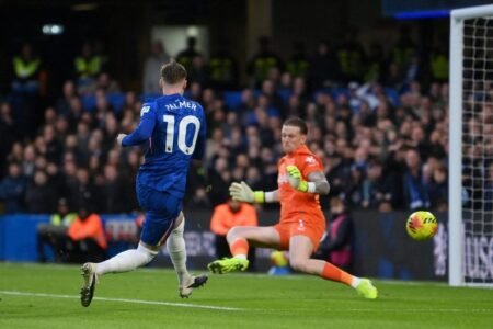 Chelsea return to top four with 2-0 win over Everton