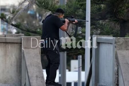 Gunmen kill 11 in terror attack at Australian beach Gunmen kill 11 in terror attack at Australian beach