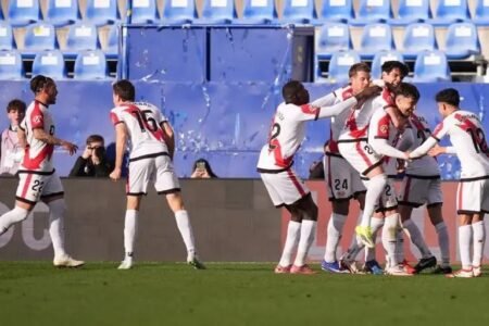 Rayo Vallecano defeated Atlético Madrid 3-0 in Butarque, exposing Atlético's fragile lineup and lifting Rayo out of the relegation zone.