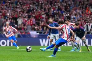 Julian Alvarez scores penalty as Atletico Madrid draw 1-1 with Arsenal in Champions League semi-final first leg
