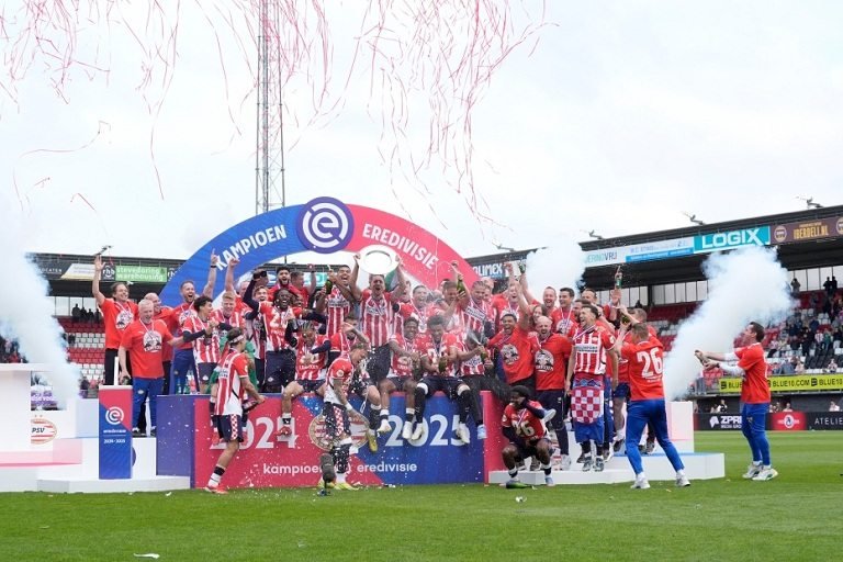 Imperious PSV win third-straight Eredivisie title to become 27-time champions