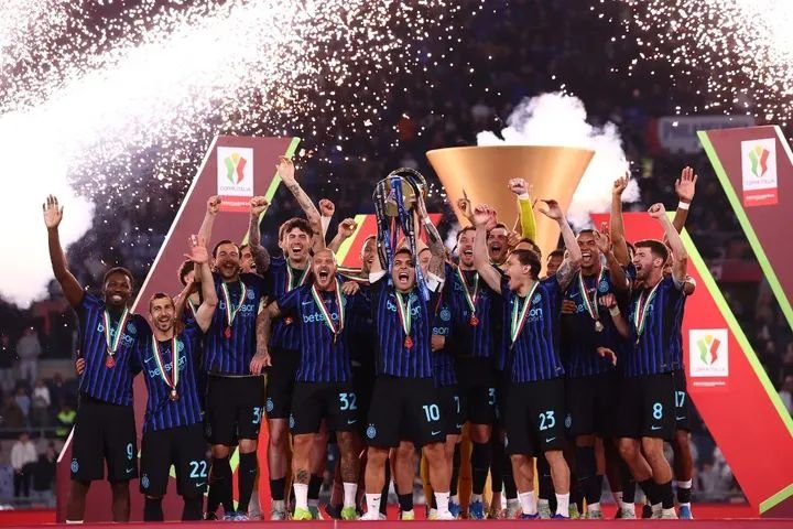 Inter Milan lifts the Coppa Italia trophy