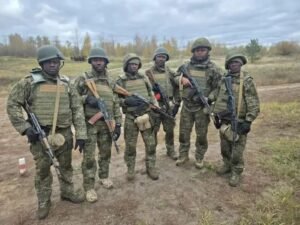 Six Nigerians, inlcuding a former member of the Nigerian AirForce, wielding Russia's AK74M and reportedly fighting for the Russian Army.