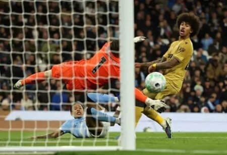 Man City slice Arsenal's league lead to two points with 3-0 win over Crystal Palace