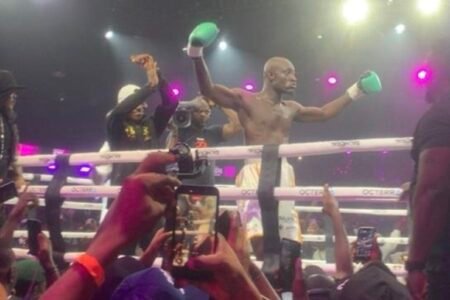 Carter Efe beats Portable in celebrity boxing match