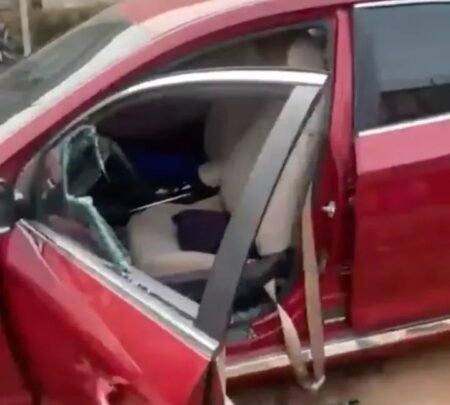 Gunmen abduct former minister Adebayo Adelabu’s sister and her twin sons in Ibadan as police launch a rescue investigation.