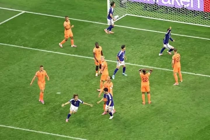 Japan snatch late draw against Netherlands in World Cup thriller Japan twice come from behind to draw with Netherlands in World Cup