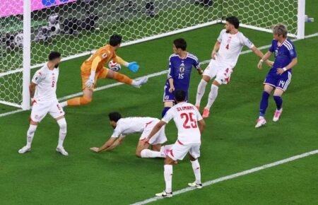 Japan thrash Tunisia 4-0 as Renard’s debut ends in World Cup elimination Japan's Daichi Kamada scores their first goal in win over Tunisia