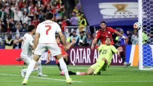 Iran think they've scored late winner but goal ruled out for offside