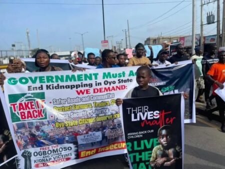 Nigerians demand rescue of Ogbomoso schoolchildren, teachers in Ibadan protest Protesters defy rainfall, storm Oyo govt house over Ogbomoso abduction