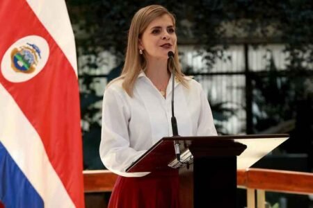 Laura Fernandez: Costa Rican president evacuated after blast