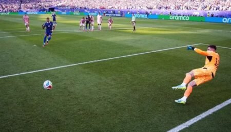 Mbappe scores a penalty in France win over Paraguay