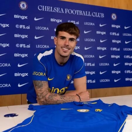 Chelsea sign defender Chavarria from Rayo Vallecano on five-year contract