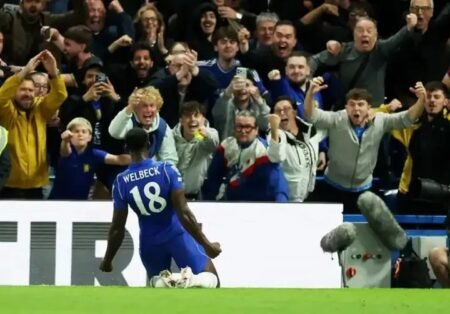 Chelsea players celebrate comeback win over Leeds