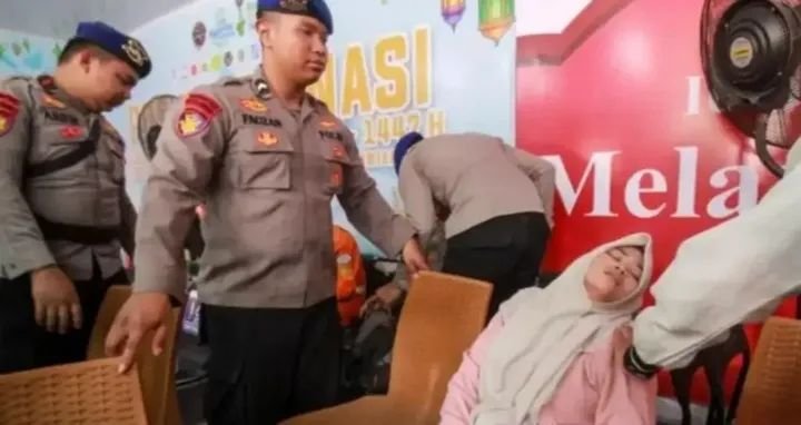 One dead, 102 rescued from stricken ferry off Indonesia’s Java One dead, 102 rescued from stricken ferry off Indonesia’s Java